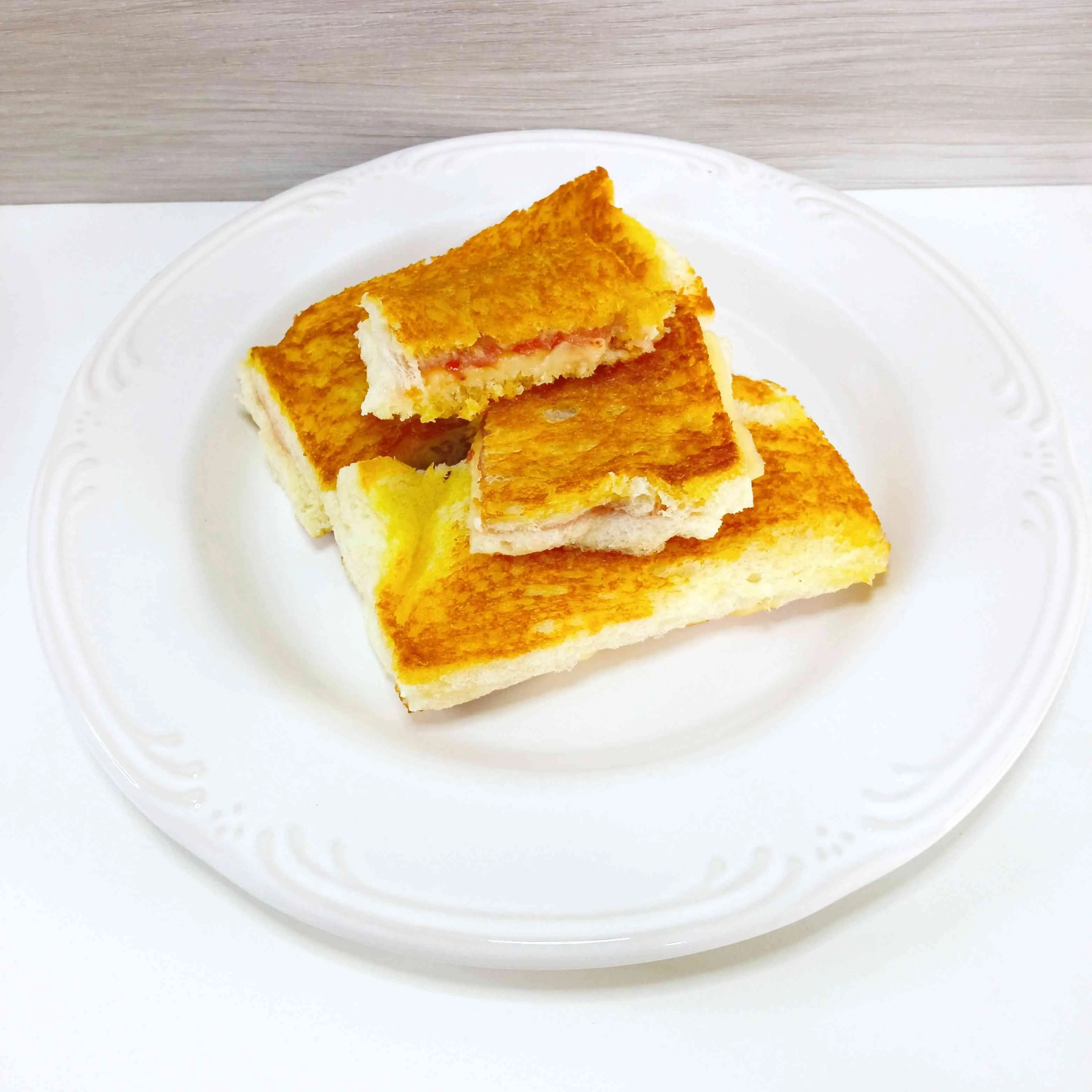 Roti Bakar Keju Strawberry