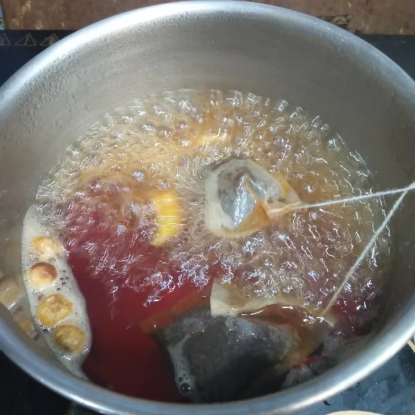 Masak hingga mendidih, lalu saring.