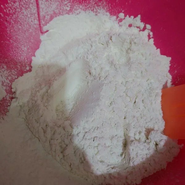 ayak jadi satu tepung,vanila bubuk dan baking powder