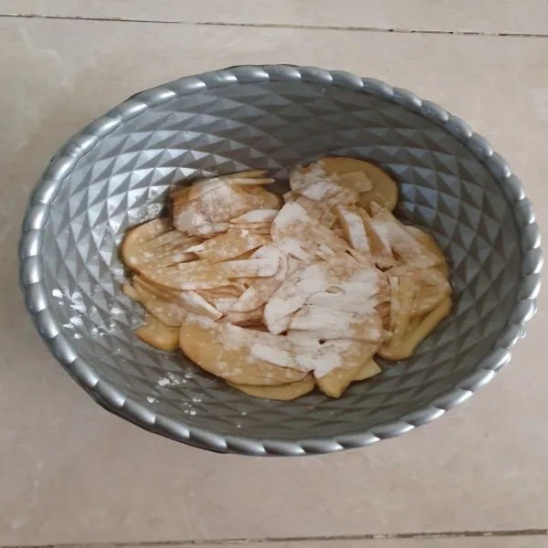 Tambahkan 5 sdm tepung maizena.