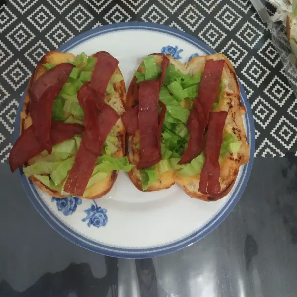 Susun lectus dan smoke beef.