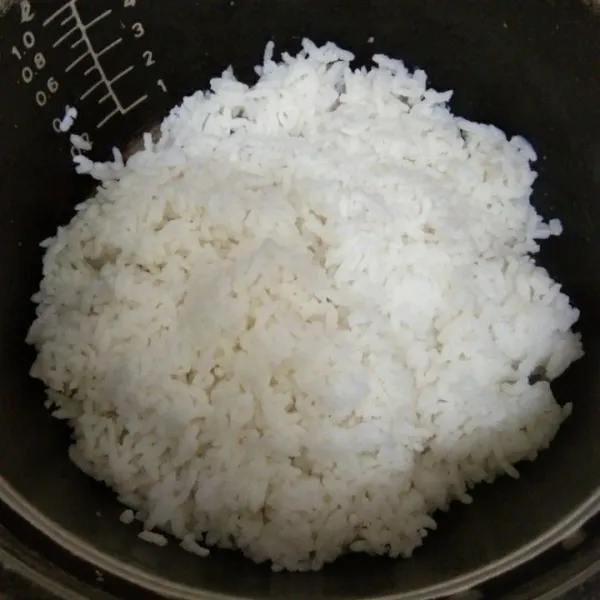 Siapkan nasi putih