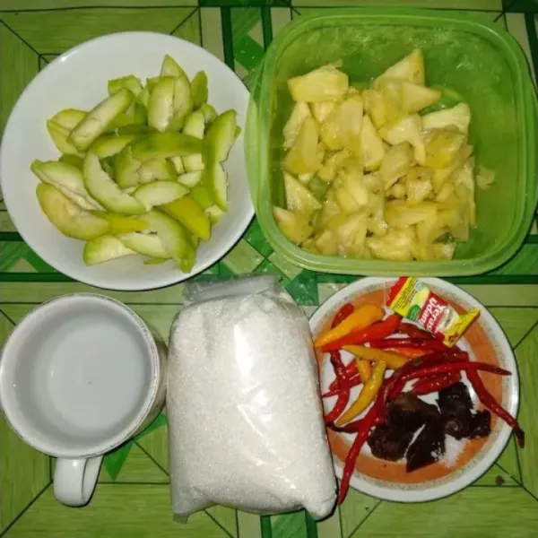 Siapkan bahan-bahannya.