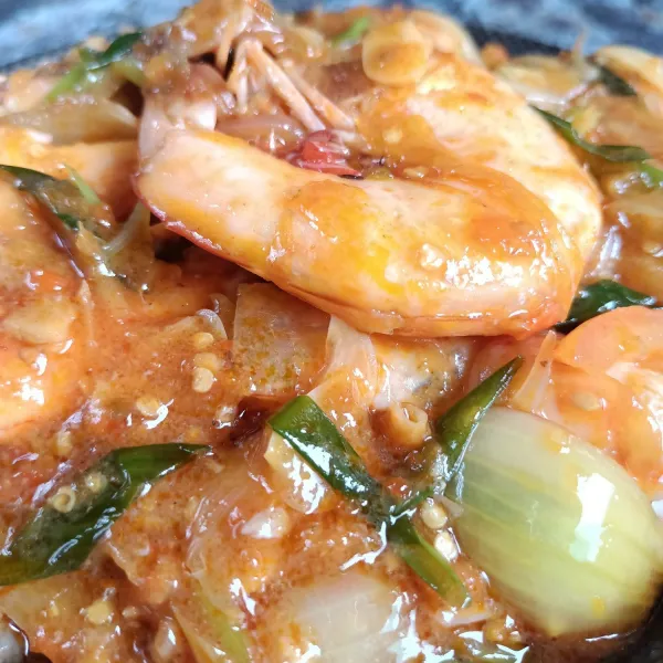 Koreksi rasa, angkat dan sajikan.