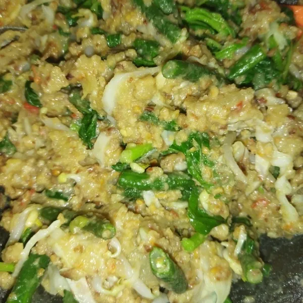 Aduk rata hingga semua bahan tercampur.