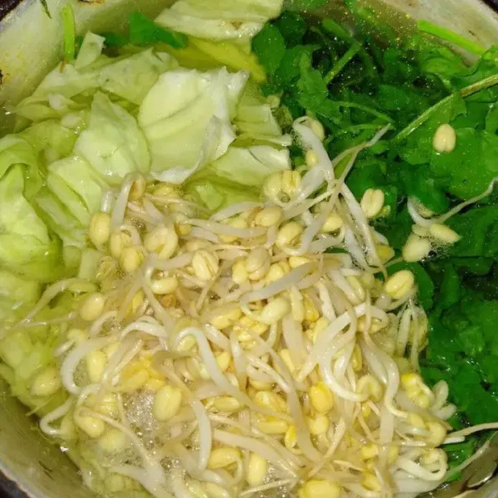 Step 2 Urap Sayur Daun Selada Air