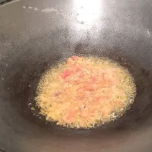 Haluskan bumbu. Kemudian tumis.