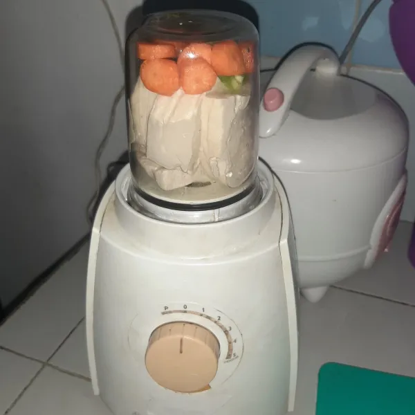 Haluskan dengan food processor.