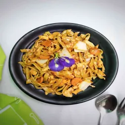Mie Nyemek Bunga Telang