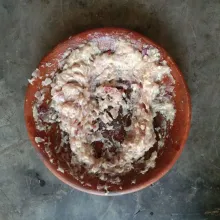 Uleg bawang hingga halus.