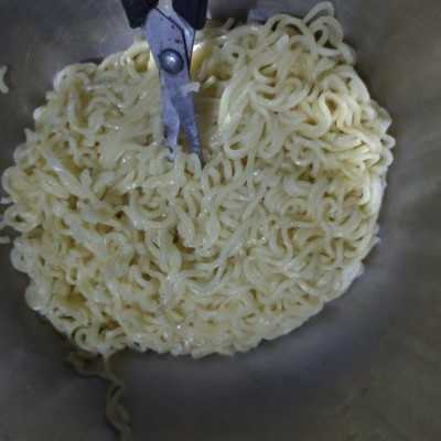 Step 2 Martabak Mie Kornet