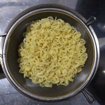 Step 1 Martabak Mie Kornet