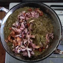 Masukkan gula merah, garam, gula pasir, dan kaldu jamur. Aduk hingga matang dimana minyak dan sambal akan terpisah. Kemudian sajikan.