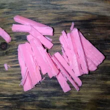 Potong-potong coklat menjadi beberapa bagian.