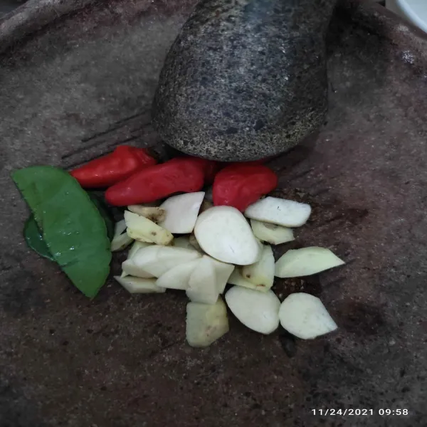 uleg bahan bumbu halus