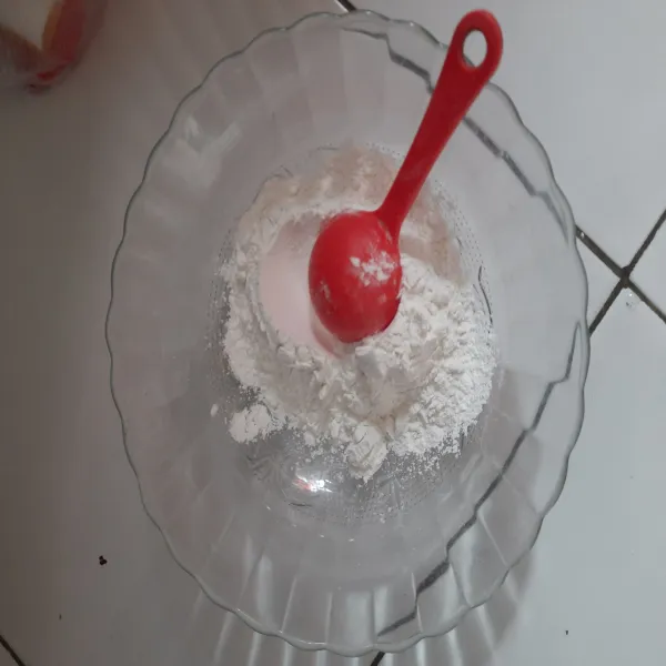 Campurkan semua bahan kering menjadi 1.