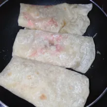 Panggang dengan margarin hingga kecoklatan dan crunchy.