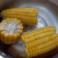 Kemudian rebus hingga jagung empuk kurang lebih 10-15 menit, angkat dan tiriskan.