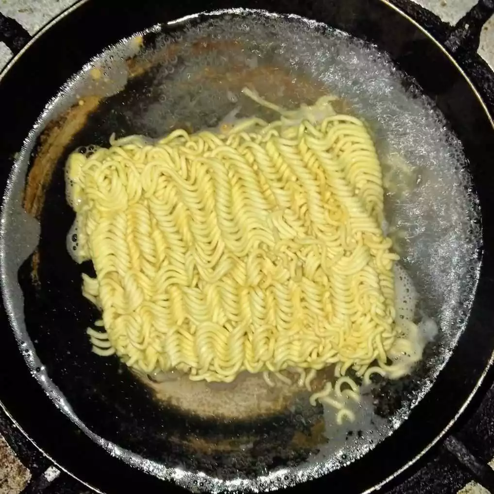 Step 1 Mie Instan Sambel Pedas