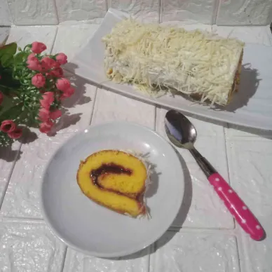 Bolu Gulung Selai Strawberry