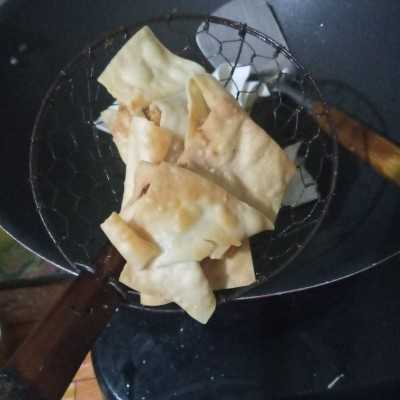 Step 4 Pangsit Goreng Pisang Keju