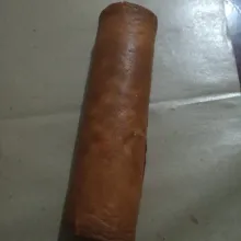 Gulung pelan-pelan, lalu simpan di kulkas selama 15 menit.