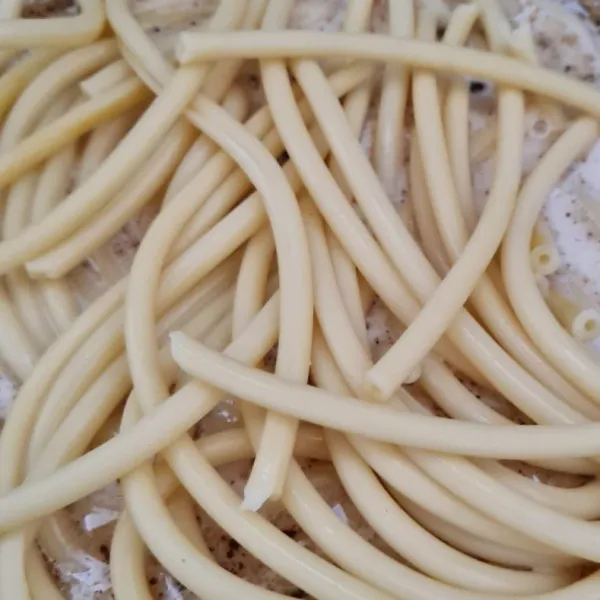 Rebus long macaroni sampai lembut, lalu tiriskan.