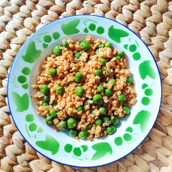 Masak oncom hingga teksturnya cukup kering, dan lenca matang.