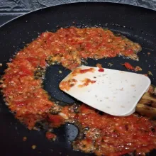 Setelah bumbu berubah warna dan tanak, masukkan garam dan gula merah, lalu aduk aduk.