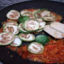 Masukkan terong, lalu aduk rata dengan bumbu. Tambahkan air dan tutup teflon. Biarkan bumbu meresap ke terong, lalu tambahkan udang, aduk dan tutup teflon lagi. Masak hingga kurang lebih selama 3 menit. Setelah matang, lalu sajikan.