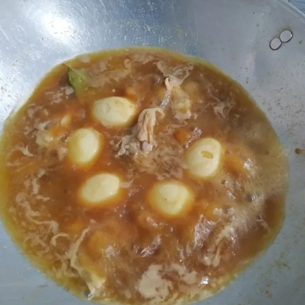 Masak sampai mendidih dan air menyusut.