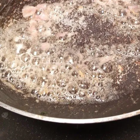 Tumis bumbu halus sampai harum.