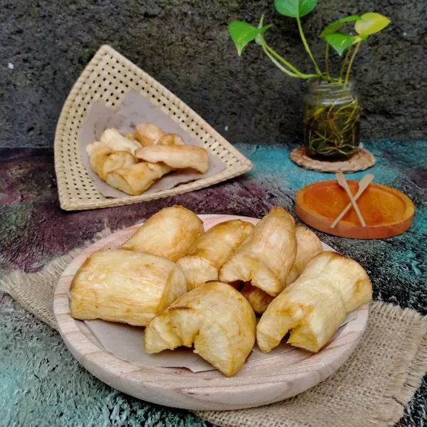 Sajikan hangat.