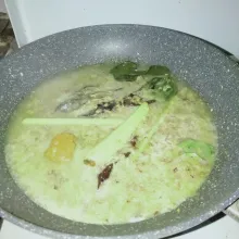 Beri sedikit air, tambahkan garam masala, koreksi rasa.