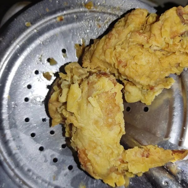 Angkat. Tiriskan. Sajikan dengan saus favorit.