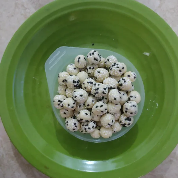 Setelah di balut wijen.