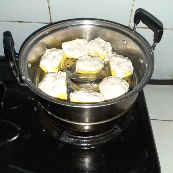 Kukus selama 20 menit hingga matang. Sisihkan.