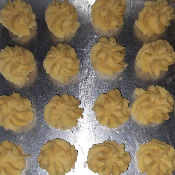 Cetak ke dalam loyang. Oven hingga matang.