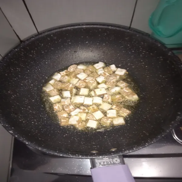 Goreng tempe terlebih dahulu