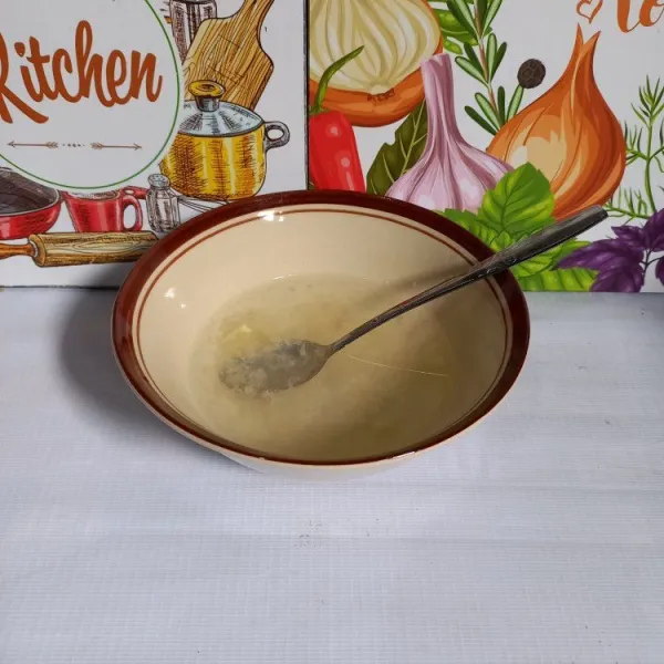 Campurkan semua bahan kecuali tempe ke dalam mangkok.