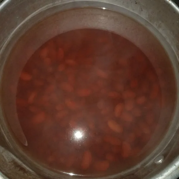 Kemudian rebus kacang merah hingga matang/empuk.