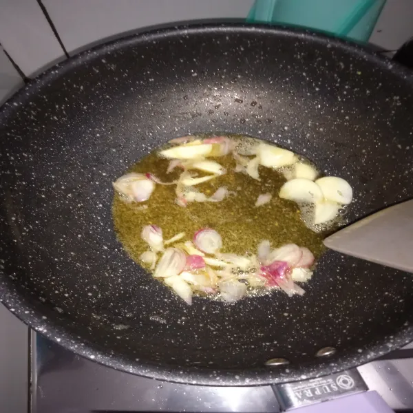 Tumis bawang merah dan putih