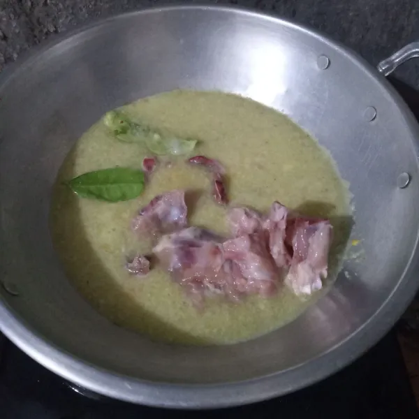 Masukkan ayam.