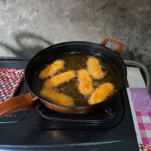 Goreng dengan api kecil sampai kecoklatan.
