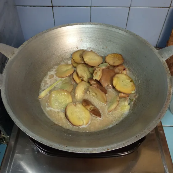 Setelah itu, masukkan jengkol.