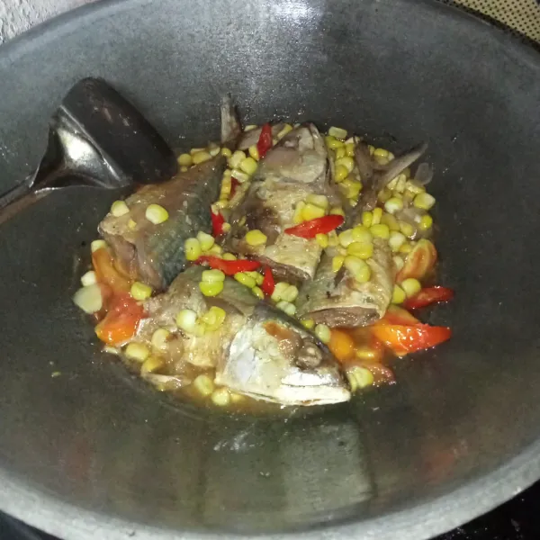 Aduk rata dan cicipi rasanya, lalu siap disajikan.