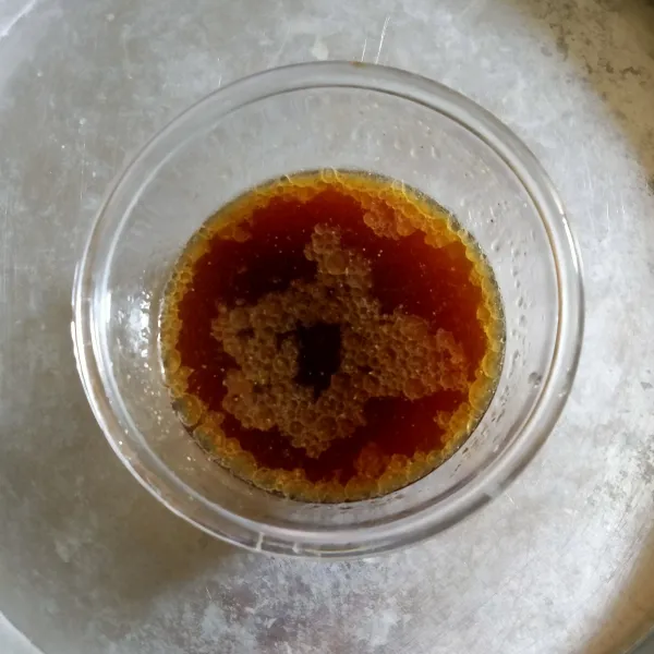 Campur semua bahan saus, aduk rata, sisihkan.