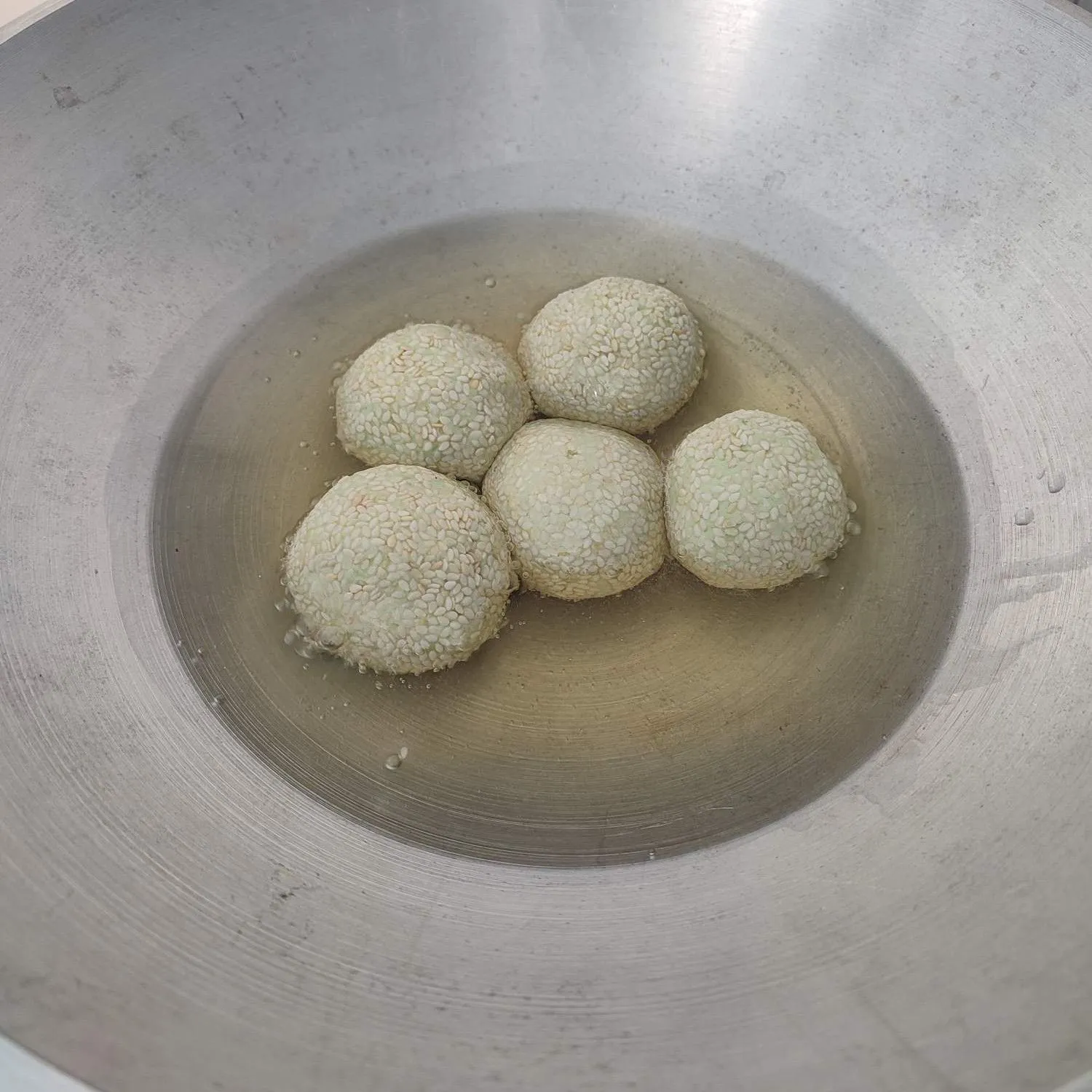 Step 6 Onde Onde Pandan isi Choco Crunchy