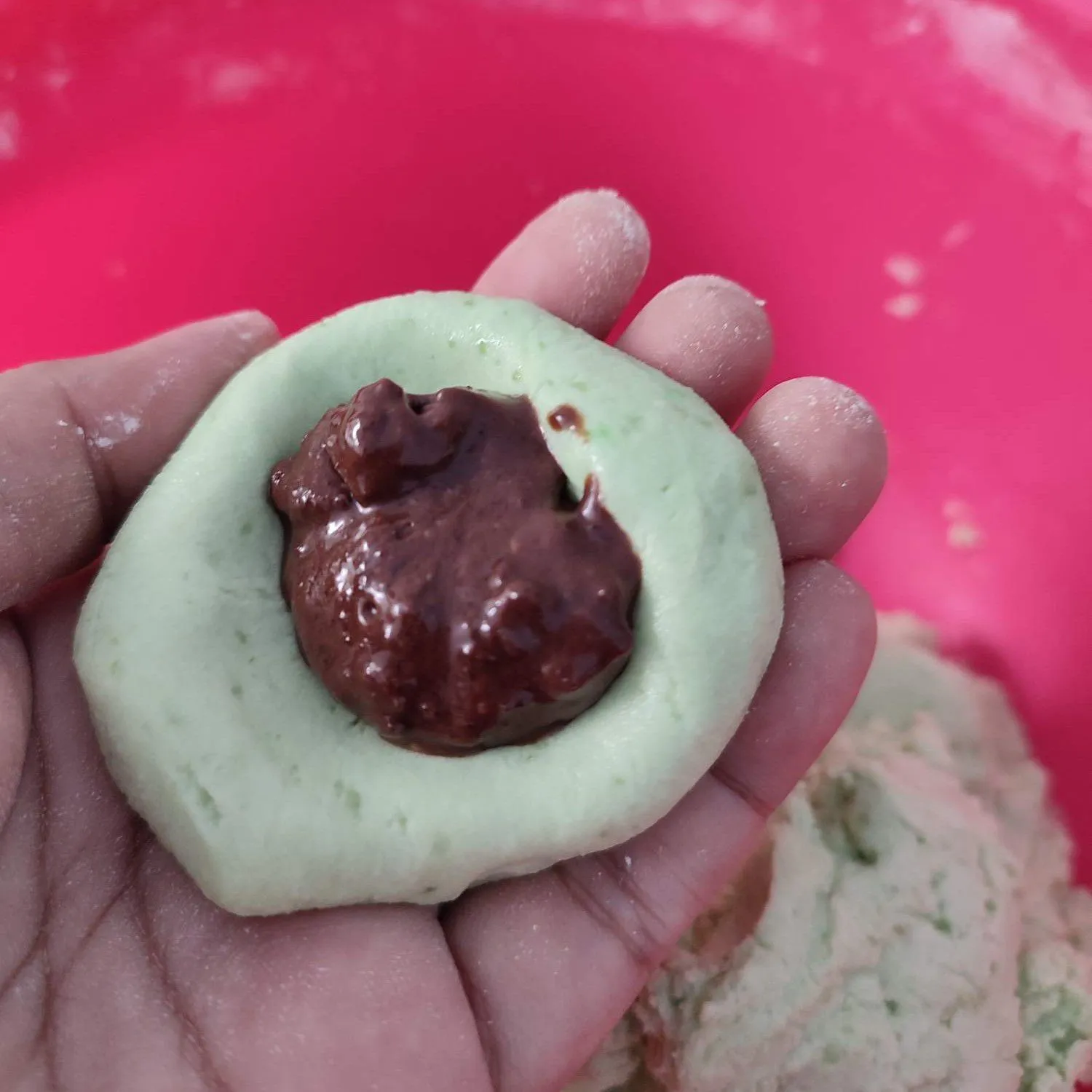 Step 4 Onde Onde Pandan isi Choco Crunchy
