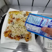 Lalu tambahkan susu kental manis sesuai selera.